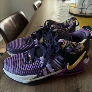 Nike LeBron size 7 youth